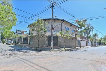 n Venta! Casa y Depósito, en esquina. Lambaré