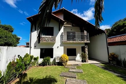 RESIDENCIA EN VENTA | LAMBARÉ