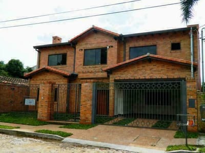EN VENTA HERMOSA CASA EN ZONA GOETHE!