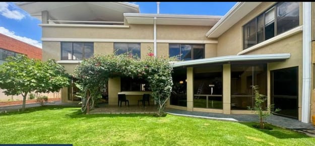 Venta Amplia Casa De Lujo Zona Sur Umamanta A 5 Minutos Del Zoológico De La Paz