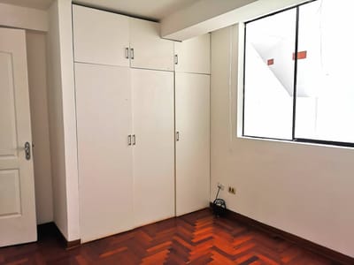 vendo departamento de 2 habitaciones mas cochera en Miraflores a $145000