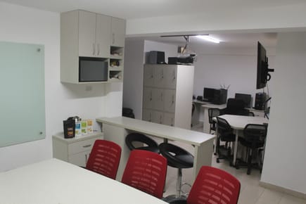 Sala De Reuniones / Oficina Amoblada -SJL
