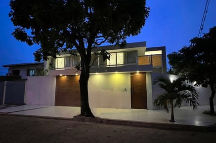 AMPLIA CASA EN VENTA, ZONA SUR (BARRIO RAMAFA)