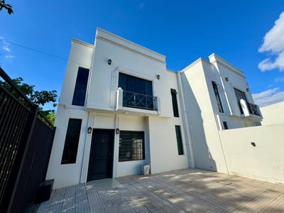 Hermoso dúplex en Lambaré Zona Yacht