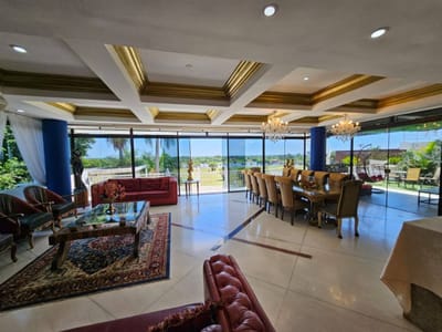 VENDO IMPONENTE CASA EN LOS CAMPOS DEL YACHT Y GOLF CLUB, LAMBARÉ