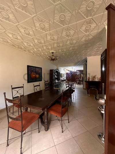 Se vende casa  sobre Félix de Azara, en el barrio Mburicaó