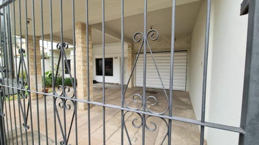 En Venta Amplia Casa de dos Plantas!