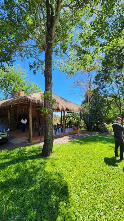 VENDO CASA QUINTA EN AREGUA