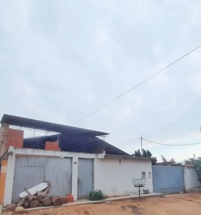 Amplio Galpon con oficinas en alquiler Zona Norte