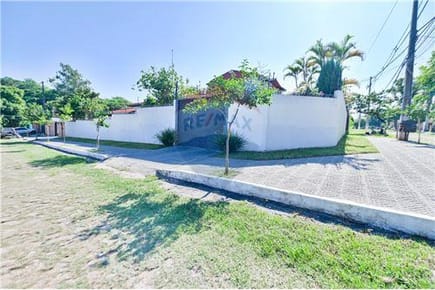 Casa de 3 habitaciones en esquina en Lambaré barrio Santa Rosa 