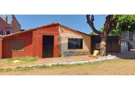 Vendo en Fernando de la mora CASA en zona privilegiada