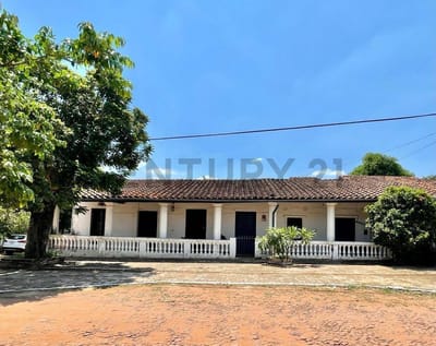 VENDO CASA DE PATRIMONIO CULTURAL EN AREGUA