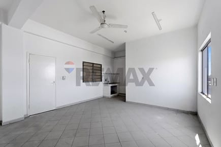 Edificio Comercial en Venta en el Mercado 4