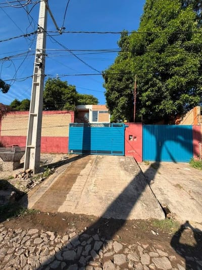 Casa con dos viviendas independientes en Zeballos Cué – Asunción