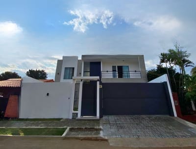 Residencia de 5 habitaciónes con Piscina en Luque Primer Barrio 