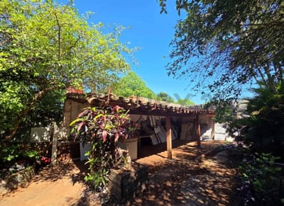 EN VENTA - AMPLIA PROPIEDAD EN LAMBARE, BARRIO SAN ISIDRO