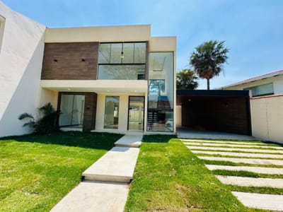 CASA EN VENTA - LOS PARQUES 3 (URUBO)