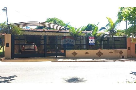 VENDO CASA EN SAN LORENZO ZONA PALACIO DE JUSTICIA