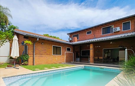 Oportunidad única En Lambaré! Amplia Residencia Familiar