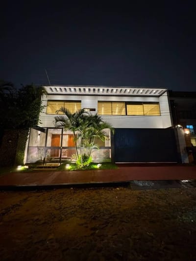 Alquilo casa amplia lujosa 
