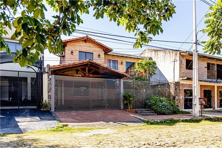 EN VENTA CASA EN EXCELENTE ESTADO - ZONA YACHT