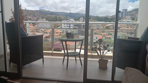 Departamento Amoblado y Equipado en Alquiler – Calle 23 de Calacoto | Piso Alto