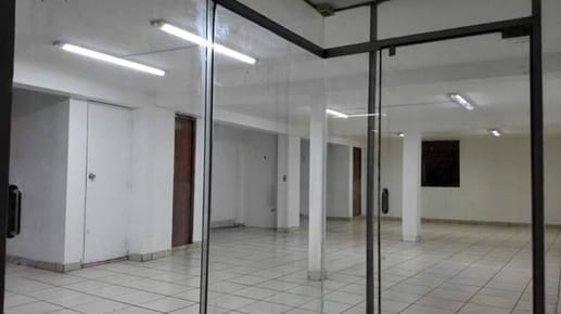 ALQUILO AMPLIO LOCAL EN EXCELENTE UBICACIÓN DE LA AV EJERCITO