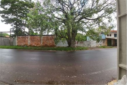 vendo amplio terreno en lambare