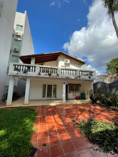 BARRIO JARA - ZONA COLEGIO FRANCÉS - ALQUILO CASA 