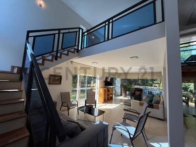 Exclusiva Residencia Contemporánea en San Bernardino: El Refugio Veraniego Ideal