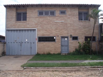 EN VENTA DEPOSITO DE 240 mt2 ZONA AV. MCAL LÓPEZ Y MADAME LYNCH