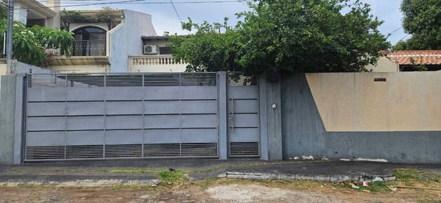 En Venta Casa A Refaccionar   Trinidad- Asunción
