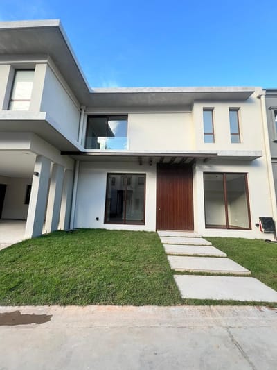 ALQUILER DE CASA A ESTRENAR  EN VILLA AURELIA