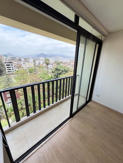 Venta De Departamento Flat De 2 Dorm.  66 M² Frente A Parque - Surquillo