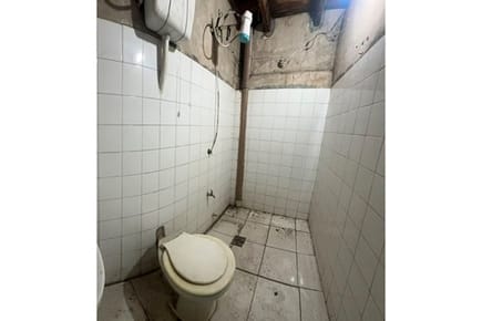 Casa con local comercial en venta