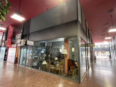 Macari Vende 2 locales comerciales en Peatonal Sarandí
