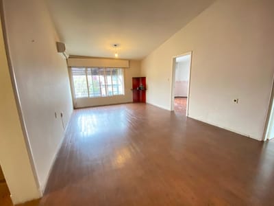 En Venta - Casa en PH en Planta alta de 3 dormitorios en Parque Batlle