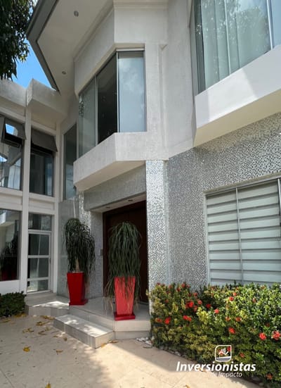 CASA DE LUJO EN VENTA DE 4 dormitorios 4TO ANILO AL NORTE
