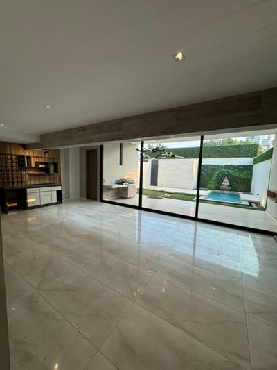 VENDO PROPIEDAD SUPER MODERNA EN MBURUCUYÁ