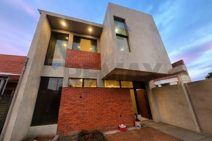 HERMOSO  Dúplex en venta Lambaré