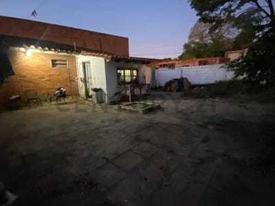 VENTA DE TERRENO CON CASA A DEMOLER EN LA CIUDAD DE FDO DE LA MORA. ZONA SUR