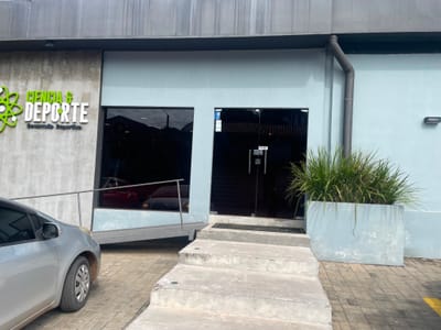 Alquilo consultorios privados 