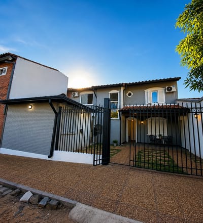 Casa de 3 Dormitorios con Quincho y Terraza – Zona Félix Bogado