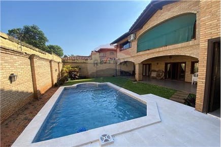 Hermosa Residencia en Barrio Mburucuyá