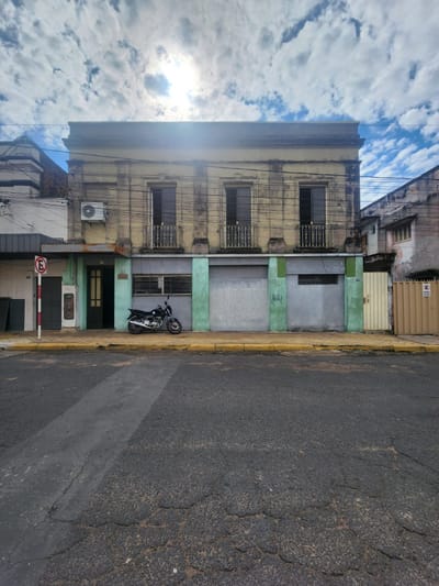 Vendo Casa A Media Cuadra De Colon 1.100.000.000gs 541m2 De Terreno