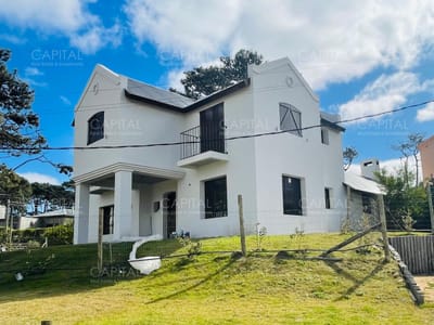 Amplia casa en alquiler en Montoya, La Barra