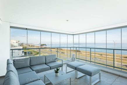 Penthouse Semipiso en Primera Línea Frente al Atardecer de Playa Mansa