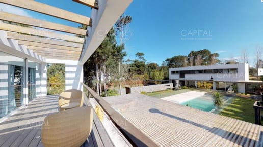 Casa Moderna en Barrio Privado La Arbolada en Venta