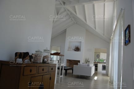 Casa 5 suites y dependencia en barrio cerrado Laguna Blanca
