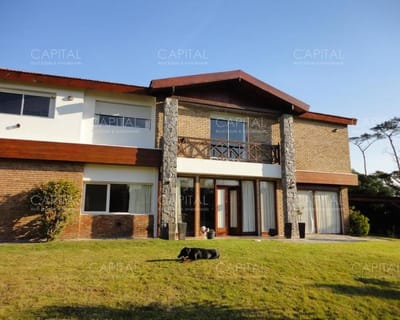 Venta casa en Pinares a una cuadra de la Playa
